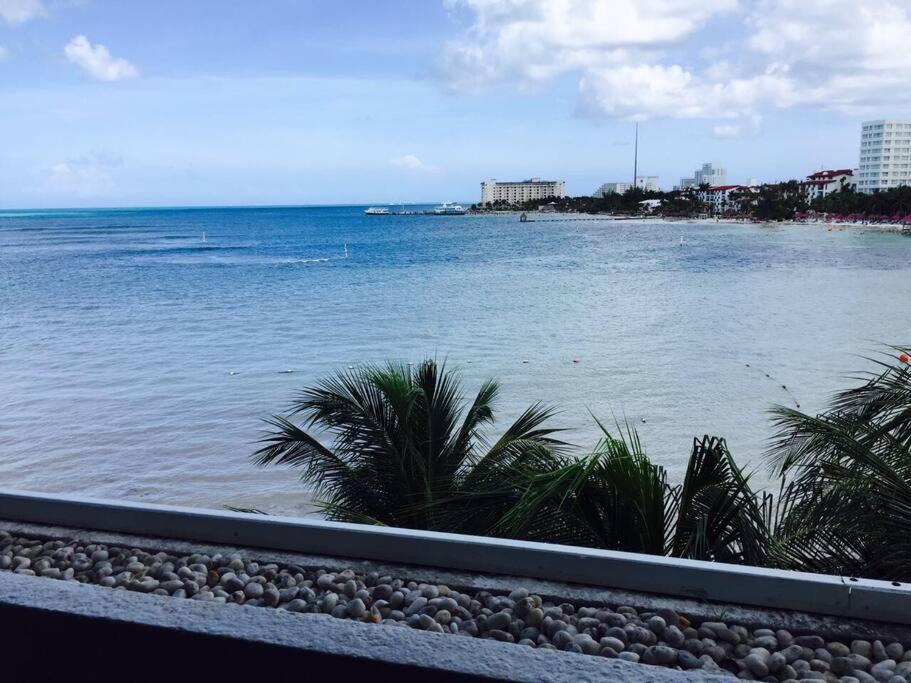 Apartment Beachfront 417 *
